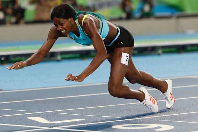 Shaunae Miller decidió clavarse para asegurar la victoria.