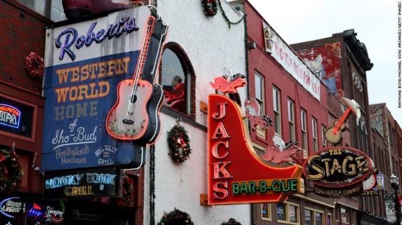 10. Nashville, Tennessee — Nashville fue nombrada como la décima ciudad más amigable del mundo en Conde Nast Traveler. Es conocida por su encanto sureño y por ser el hogar de la música country.