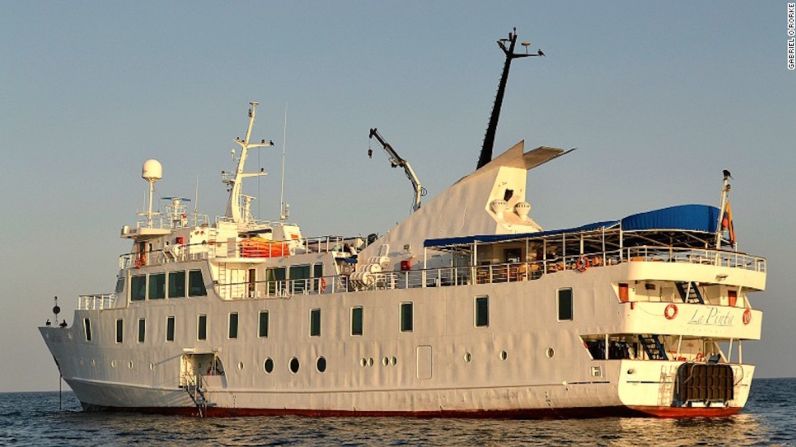 Galapagos, Ecuador – La mejor manera de explorar este lugar es por bote. El yate La Pinta tiene capacidad para 48 personas y hace dos excursiones diarias.