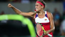 La puertorriqueña Mónica Puig se coronó como la campeona del tenis femenino olímpico al imponerse dos sets a uno (6-4, 4-6, 6-1) ante la alemana alemana Angelique Kerber. Puig le dio a Puerto Rico la primera medalla de oro en la historia de las olimpiadas.