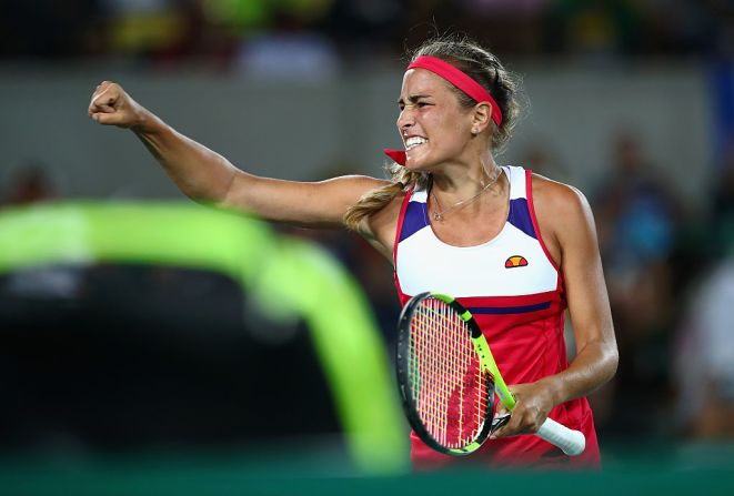 La puertorriqueña Mónica Puig se coronó como la campeona del tenis femenino olímpico al imponerse dos sets a uno (6-4, 4-6, 6-1) ante la alemana alemana Angelique Kerber. Puig le dio a Puerto Rico la primera medalla de oro en la historia de las olimpiadas.