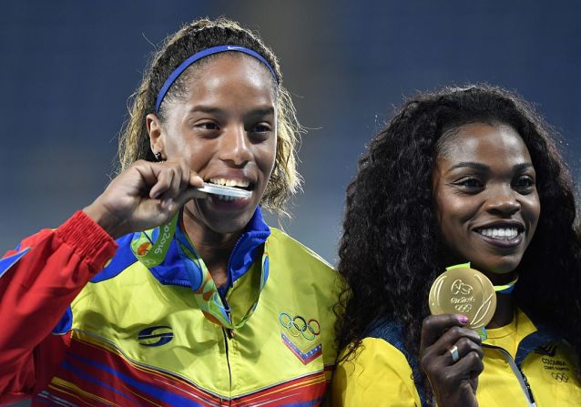 La colombiana Caterine Ibargüen y la venezolana Yulimar Rojas lograron medallas de oro y plata respectivamente en la prueba de salto triple femenino en los Olímpicos de Río 2016.