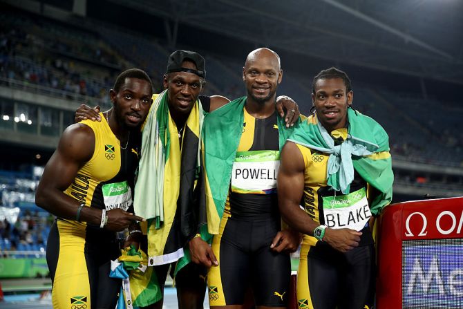 El triunfo de la historia: Bolt posa con Asafa Powell, Yohan Blake y Nickel Ashmeade la victoria de los 4x100 relevo en Río 2016.