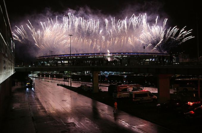 Otra vista de los fuegos artificiales (Mario Tama/Getty Images).