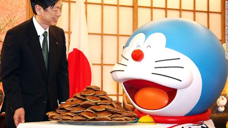 Japón: Dorayaki — Una pequeña torta en forma de disco rellena con una pasta de habichuelas coloradas. El doroyaki japonés es el postre favorito del creador del personaje de caricaturas Doraemon.