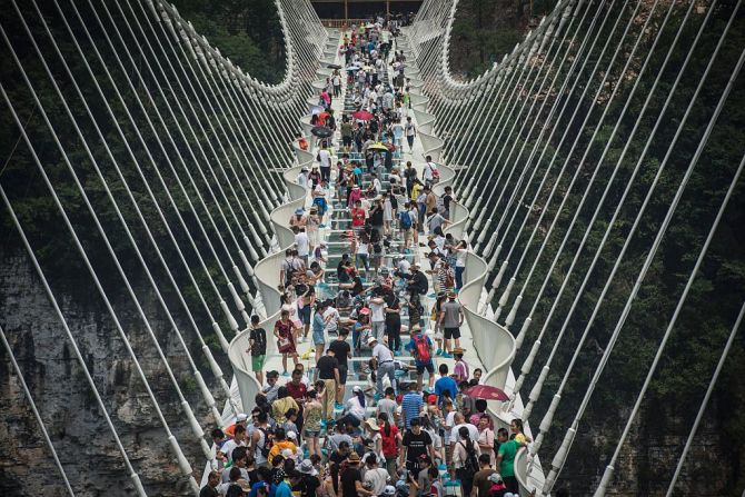 El puente del Gran Cañón de Zhangjiajie también ofrecerá el salto bungee más alto del mundo, con lo que le arrebata el título a la atracción en la Torre Macau, a 233 metros de altura.