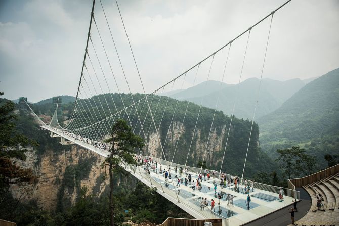 Zhangjiajie es un parque turístico de 56 kilómetros cuadrados dentro de la Zona Escénica de Wulingyuan. Ha estado abierto al público desde 2009 y se dice que fue la inspiración para el hermoso planeta Pandora en la cinta de James Cameron de 2009, Avatar.