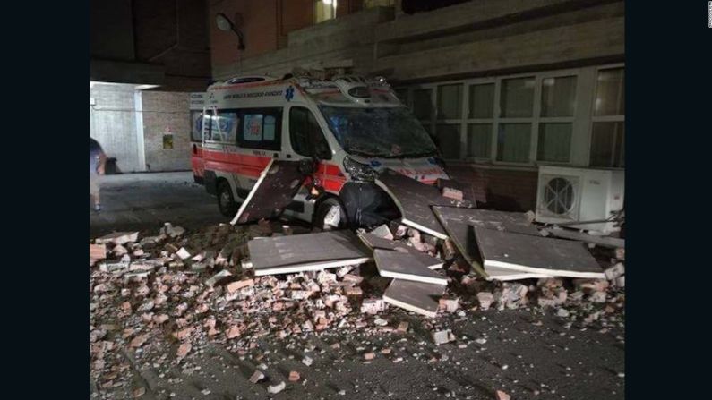 Un terremoto de magnitud 6,2 sacudió el centro de Italia la madrugada de este miércoles.