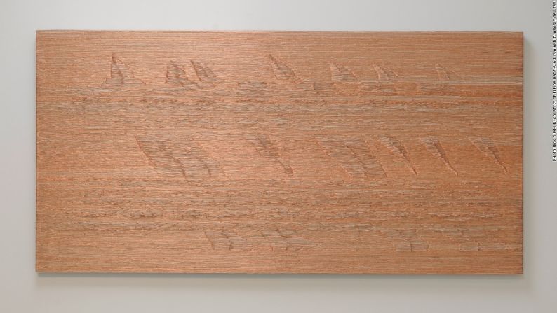 Vista de la exposición de 'Copper Wire Drawing' (2016) en la Galería Djanogly – El metal también se encuentra en su trabajo, como esta pieza de alambre de cobre que tiene imágenes de la movilidad intestinal interna.