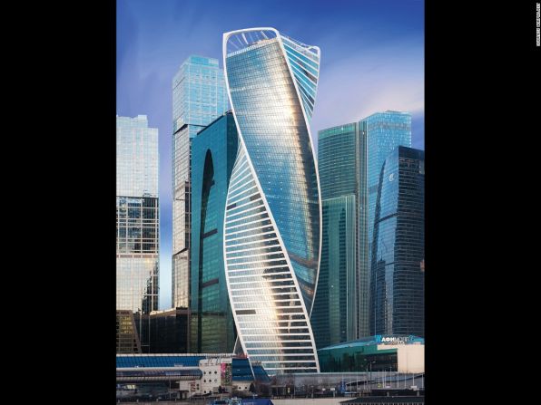 Torre Evolución, Moscú, Rusia – Una cinta blanca bordea la impresionante Torre Evolución de Moscú, que alcanzó los 246 metros de altura cuando fue terminada en 2015.