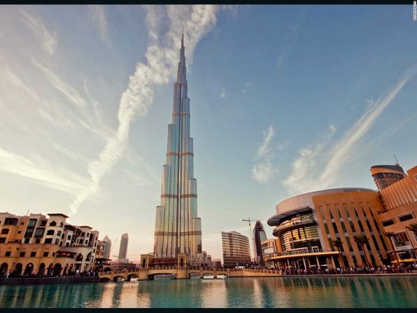 El 'Burj Khalifa', Dubai, Emiratos Árabes Unidos – Reivindicando su corona como el edificio más alto del mundo tras su finalización en el 2010, el 'Burj Khalifa' se eleva a 198 metros por encima de su competidor terminado más cercano.