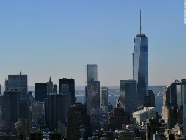 'One World Trade Center', Nueva York, EE.UU. - Conocida como la Torre de la Libertad está ubicada en parte de la zona previamente ocupada por las torres gemelas. A 541 metros es el edificio más alto del hemisferio occidental con un costó de 3.900 millones, según la revista Forbes. La estructura fue diseñada por Skidmore, Owings & Merrill.