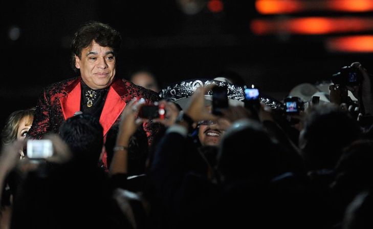 Juan Gabriel, como fue su vida, entre cámaras.