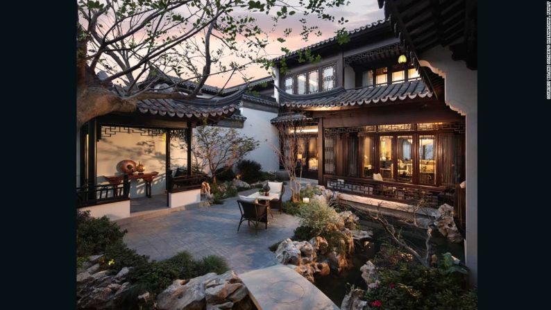 Unique Taohuayan, Suzhou, China | A parte de su tamaño, el valor de Taohuayan está en su significado cultural. Todos los ladrillos y los jardines han sido fabricados a mano por artesanos Xiangshanbang. La propiedad se construyó en tres años.