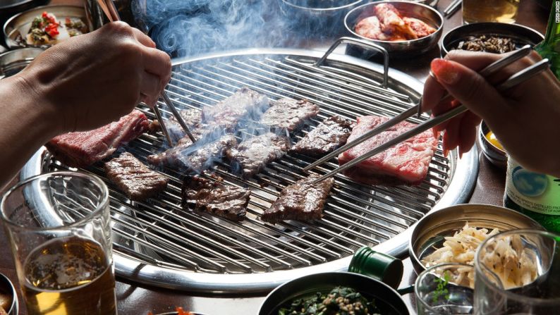 Gogigu, Corea — La barbacoa coreana conocida como gogigu usualmente cuenta con una parrilla puesta en el centro de la mesa, rodeada de una diversidad de ‘banchan’, o acompañamientos.