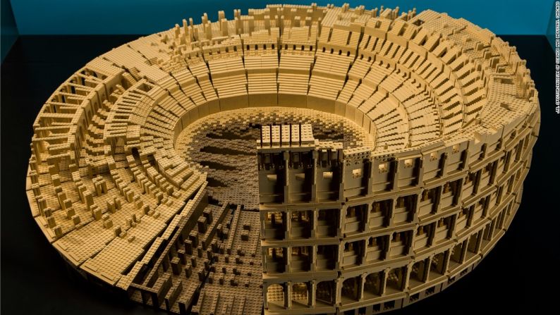 Coliseo de Lego — La réplica del Coliseo Romano en piezas de Lego tomó 120 horas en ser diseñado y 75 en su construcción. Es una de las maravillas arquitectónicas del mundo que se presentan en esta exposición.