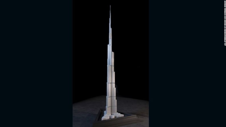 Burj Khalifa — Para la réplica del Burj Khalifa, el edificio más alto del mundo, Truck utilizó “solamente” 16.500 fichas de Lego, y tardó 45 horas en diseñarlo y 60 horas en construirlo.