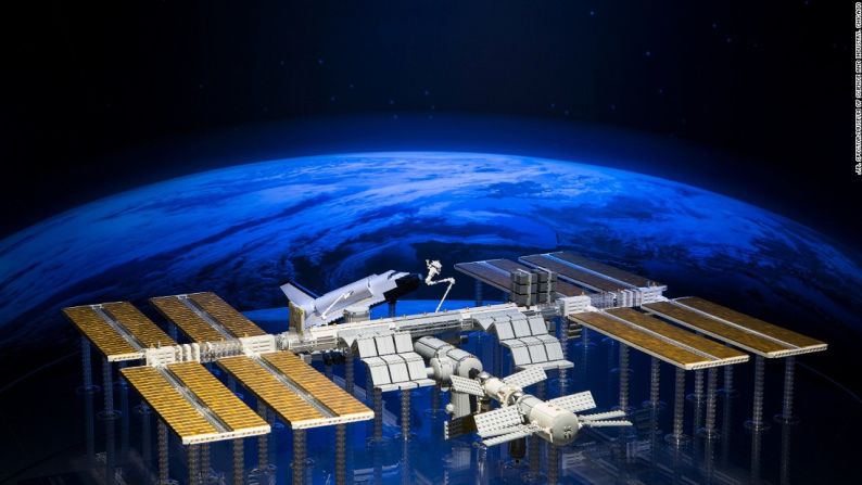 Estación Espacial Internacional — Las creaciones en Lego no se limitan a maravillas terrestres. También hay un modelo de la Estación Espacial Internacional.