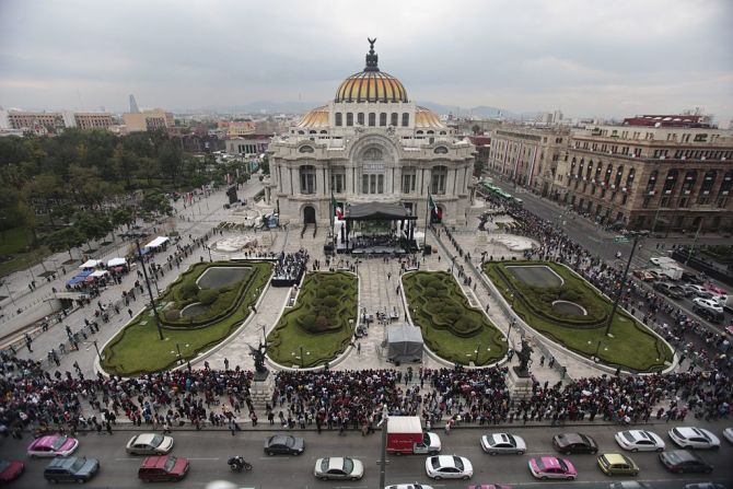 CNNE 318371 - mexico-music-juan gabriel-fans