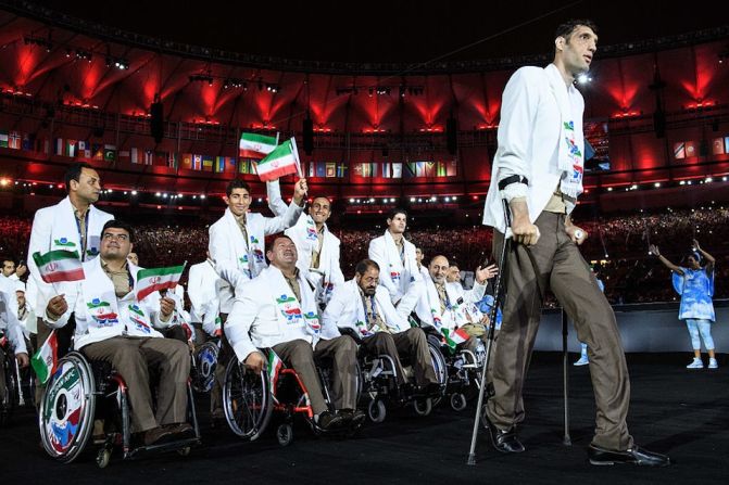 De veteranos de Iraq hasta triatletas adolescentes con parálisis cerebral compiten en estos Juegos. En la imagen, la delegación iraní.