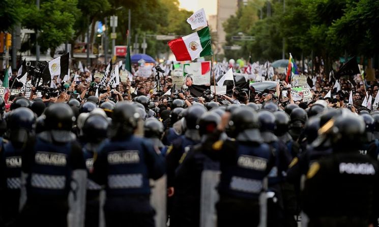 México vivió una jornada de protestas durante la conmemoración de la fiesta de su independencia.