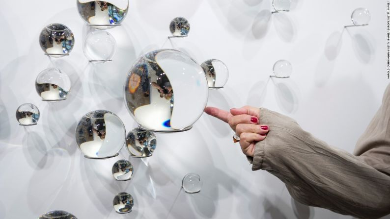 ‘Your Solar Nebula’ de Eliasson en Art Basel, Suiza.