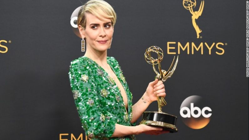 Sarah Paulson, Mejor actriz en miniserie por 'The People vs. OJ Simpson'.