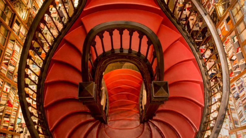 La tienda fue inaugurada por los hermanos Lello en 1906.