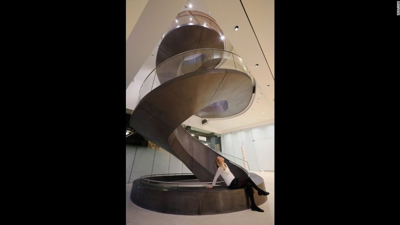 Esta escalera diseñada por Wilkinson Eyre está en el museo londinense Wellcome Collection y cuesta, nada más y nada menos, 1,5 millones de dólares.