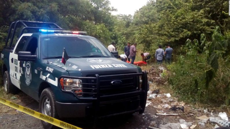 Asesinan sacerdotes en México — Los sacerdotes Alejo Nabor Jiménez Juárez y José Alfredo Juárez de la Cruz fueron secuestrados y asesinados en el estado de Veracruz, al sureste de México. Los hechos ocurrieron el domingo cuando tres personas fueron privadas de su libertad. Los cuerpos de los religiosos fueron encontrados horas después, mientras que la tercera persona fue hallada con vida y resguardada, según la Fiscalía.