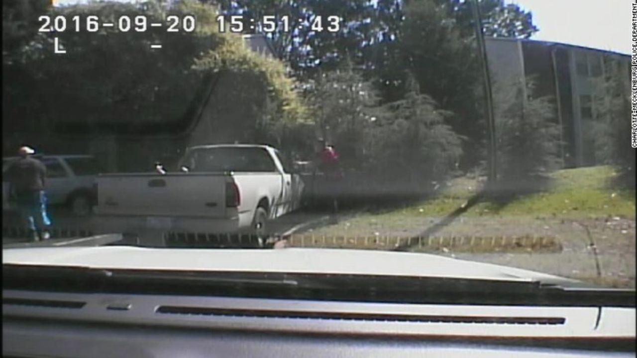 CNNE 323763 - 160924192650-keith-scott-dashcam-video-overlay-tease-2