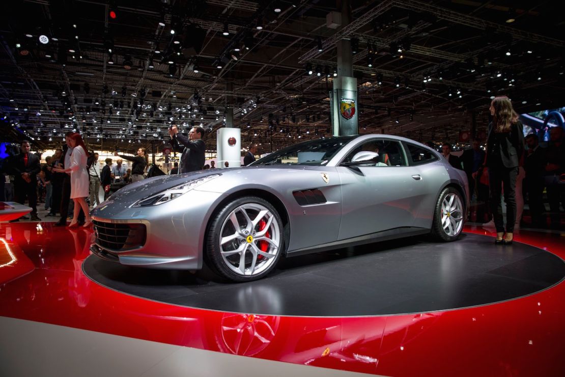 El modelo GTC4Lusso presentado por Ferrari en el Paris Motor Show.