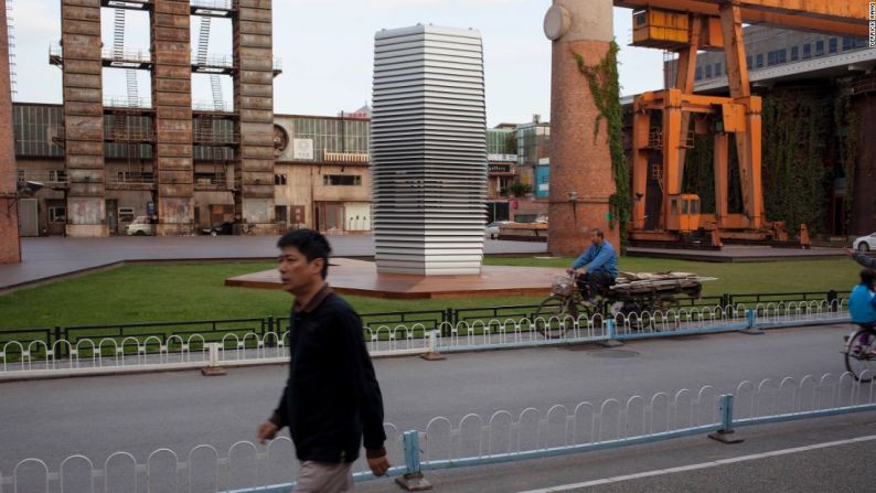 "La Torre Libre de Esmog es sobre el sueño de aire puro para todos", dice Roosegaarde. "El objetivo por ahora es ser capaz de hacer versiones permanentes de las torres e integrarlas en el paisaje urbano. Eventualmente, sin embargo, me gustaría que se conviertan en reliquias de nuestro tiempo".