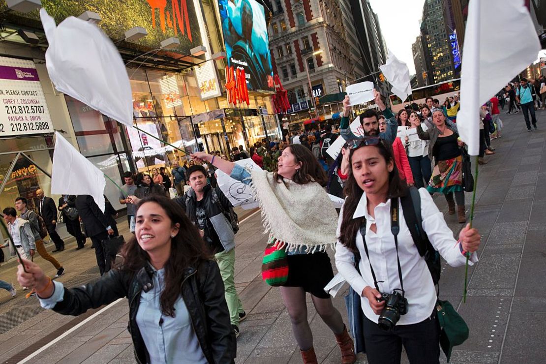 Manifestantes en Nueva York pidieron aprobar un acuerdo de paz