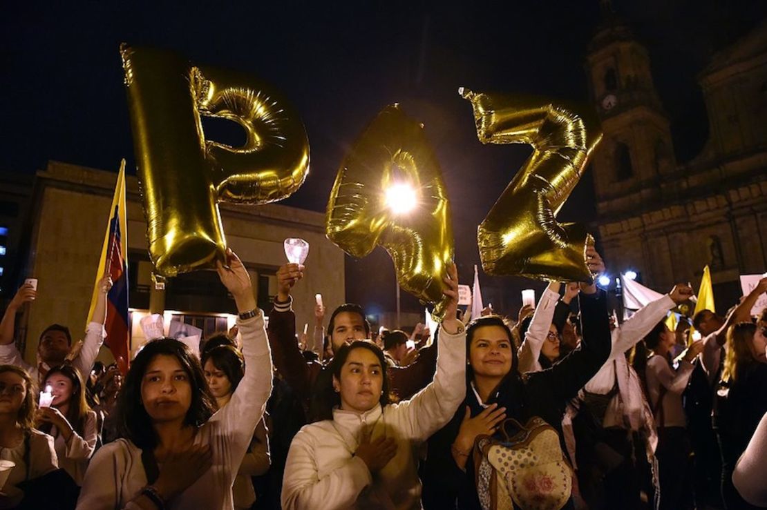 Manifestantes participaron en una marcha por la paz en Bogotá