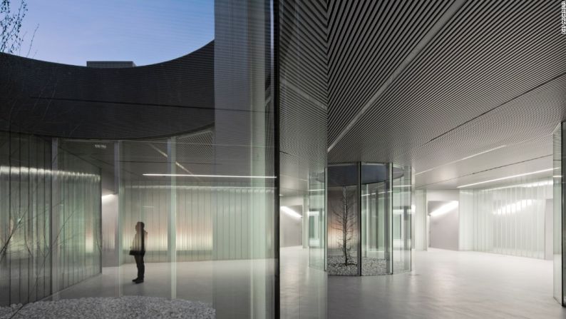 Centro Civico, Palencia, España – El centro tiene un auditorio, una librería, así como un salón de clases con un diseño ventilado construido por Exit Architects.