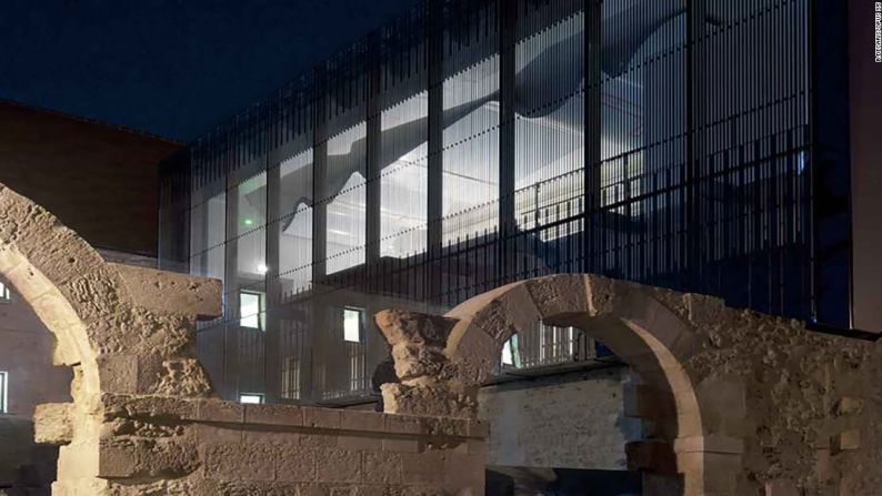 Convento de los Penitentes, Louviers, Francia — La sala de conciertos está en el ala norte de la prisión. A diferencia de otros proyectos de transformaciones de cárceles, las características de la anterior estructura fueron preservados.