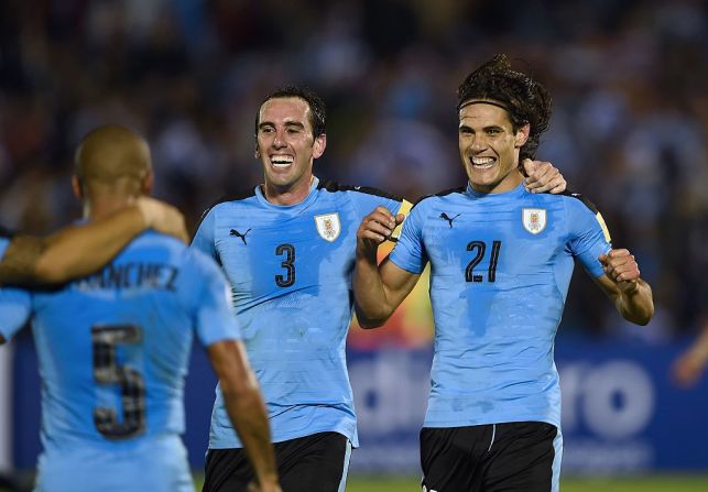 Cavani marcó doblete contra Venezuela.