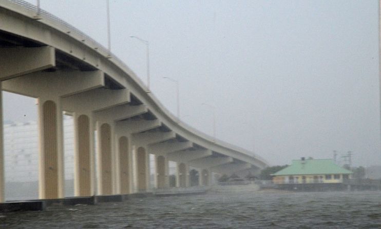 Fuertes lluvias y vientos en Titusville, Florida, antes de la llegada de Matthew (BRUCE WEAVER/AFP/Getty Images).