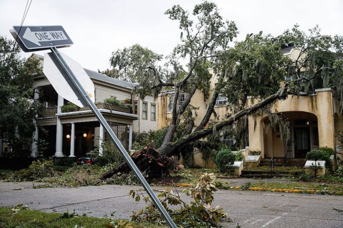 Parte de los daños del huracán Matthew en Savannah, Georgia.