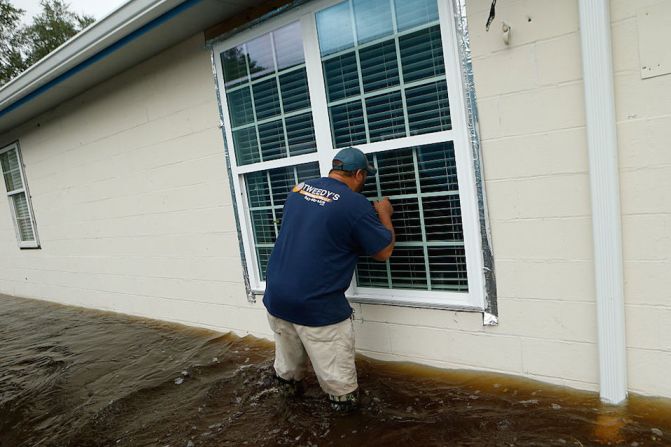 El huracán Matthew tocó tierra en EE.UU. en McClelanville, Carolina el Sur.