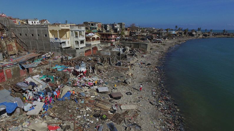 Así quedó la población costera de Jeremie, Haiti, por la fuerza del huracán Matthew.