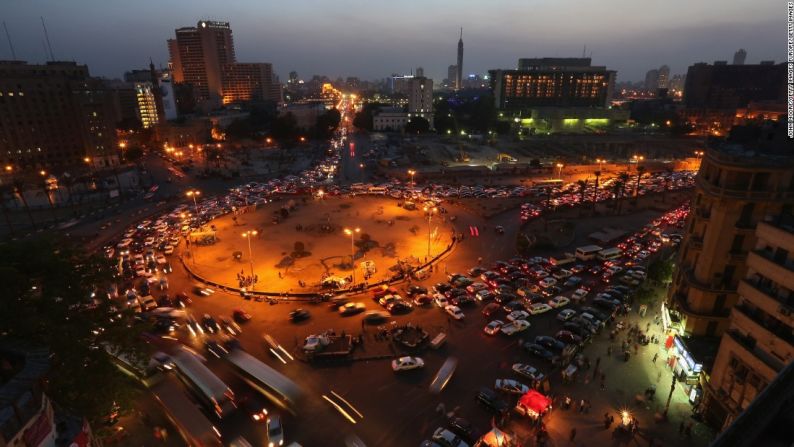 Remediar el punto muerto - Una de las razones para construir la nueva ciudad es el crecimiento previsto de la población y la congestión en El Cairo, que ya es famosa por sus problemas de tráfico.