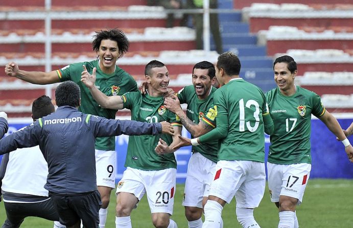 Pablo Escobar (centro) anotó los dos goles con los que Bolivia tuvo ventaja parcial.