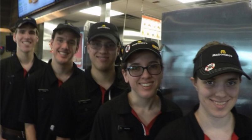 Leith, Logan, Lucas, Lauren y Lindsay Curtis, los empleados sui géneris del restaurante.