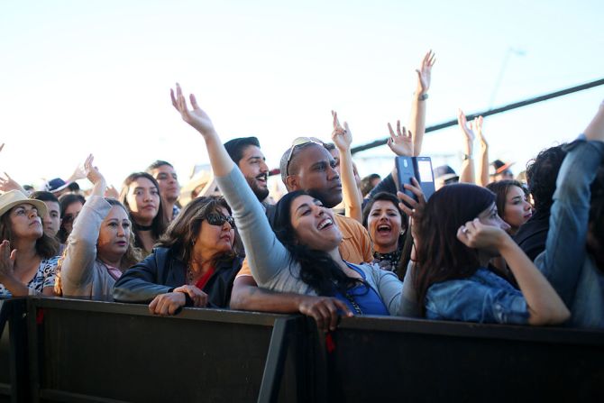 Los organizadores del concierto dijeron que la música es un instrumento para unir a los pueblos y la frontera "fue una metáfora de unión sin muros ni divisiones" para usarla como un símbolo, como un puente, entre las comunidades.