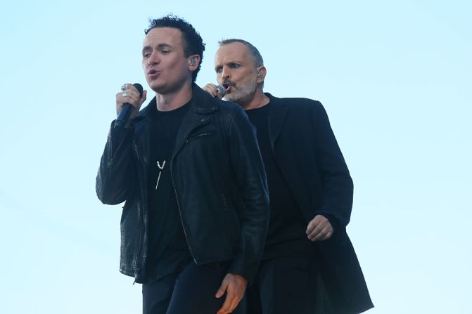 Miguel Bosé, Fonseca, Alejandro Sanz, Los Tigres del Norte, Juanes, Carlos Vives, Julieta Venegas, Debi Nova, Jesse & Joy, Jorge Drexler, Lila Downs y René, de Calle 13, entre otros artistas, se presentaron en este concierto. Ninguno de ellos cobró por su participación, según Mills.