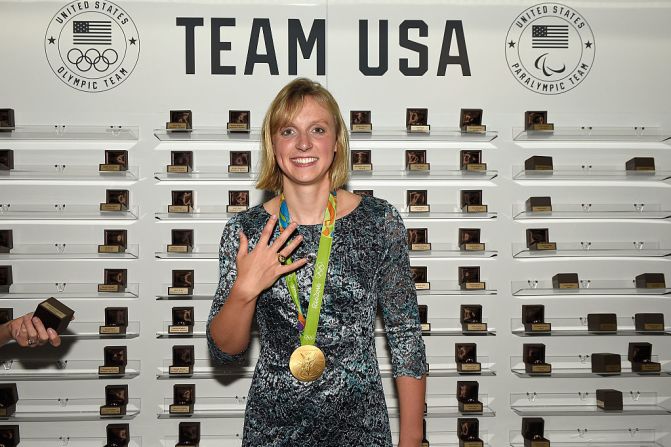 Katie Ledecky — Luego de su participación en Río de Janeiro, Ledecky, de 19 años, se coronó como una de las grandes nadadoras de la historia al obtener cuatro oros y una plata en su disciplina. Ledecky ganó medalla de oro a los 15 años en los Olímpicos de Londres. Además tiene récords mundiales de los 400 metros y los 800 metros.