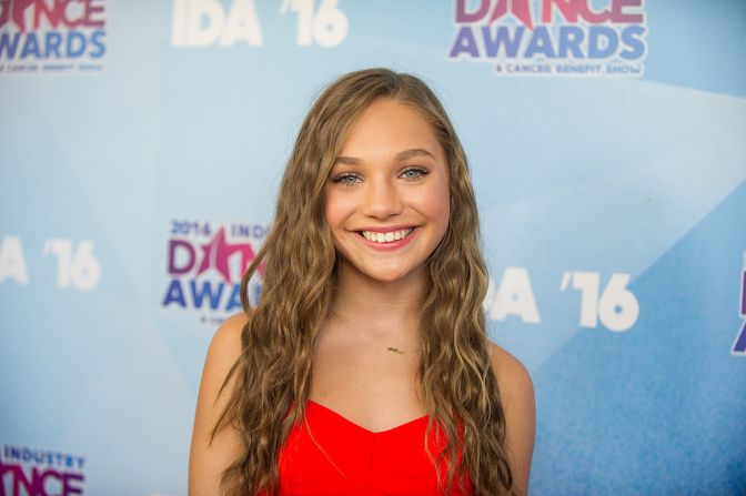 Maddie Ziegler — Es más conocida por ser el alterego de SIA en videos como ‘Chandelier’ y ‘The Greatest’. En 2016 esta bailarina de 14 años lanzó su propia línea de ropa y se convirtió en la jurado más joven del programa de televisión de Fox ‘So You Think You Can Dance’, de acuerdo con la revista TIME.