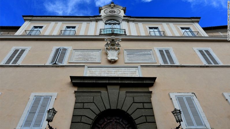 El palacio apostólico de Castel Gandolfo es la residencia de verano y lugar de vacaciones del líder de la Iglesia católica desde hace siglos.